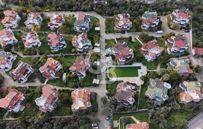 HAVACILAR MEVKİİNDE HAVUZLU SİTEDE 5+1 TRİPLEX VİLLA 