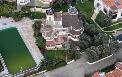 HAVACILAR MEVKİİNDE HAVUZLU SİTEDE 5+1 TRİPLEX VİLLA 