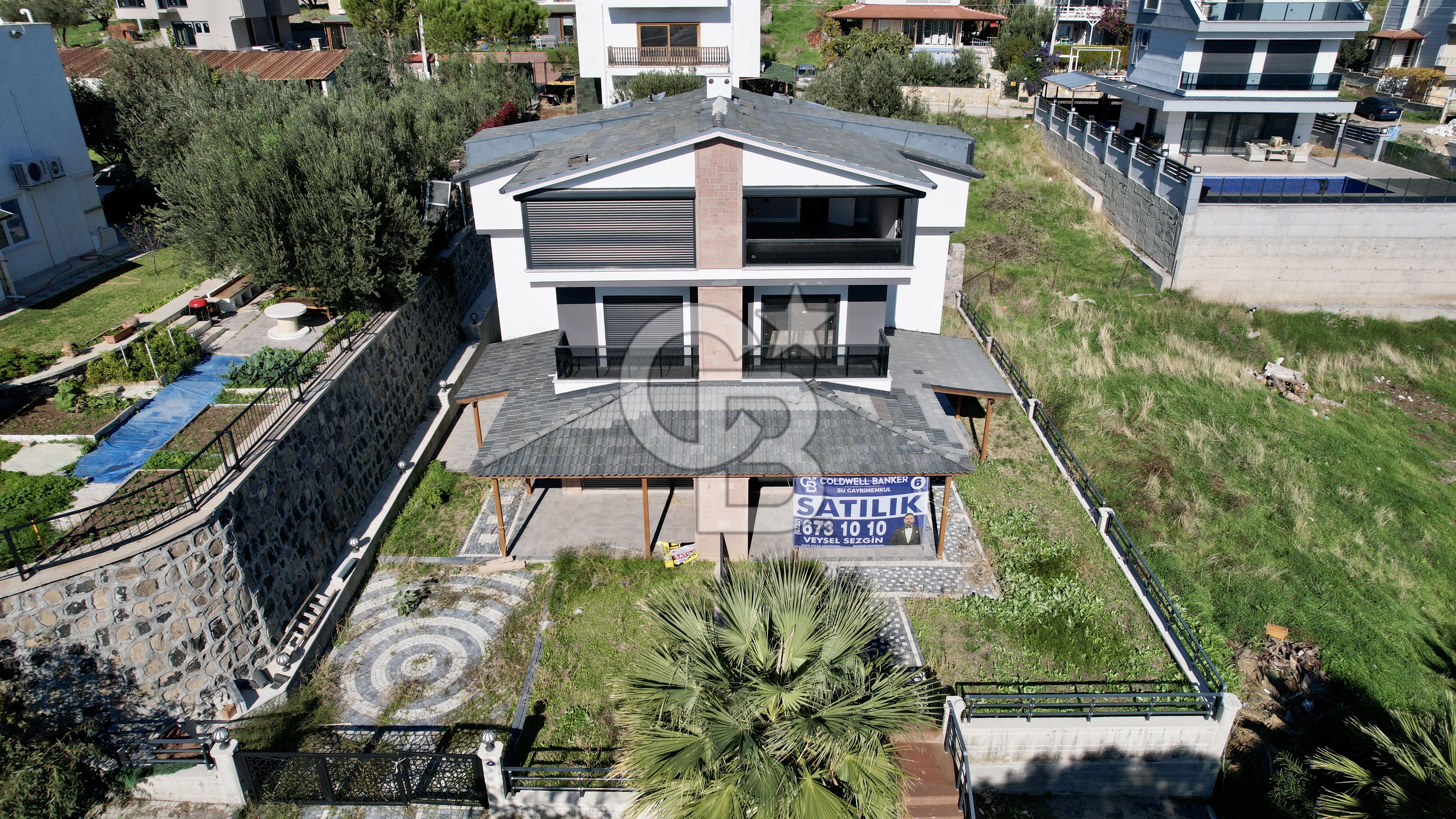 ÇANDARLI MEKTEMKÖYDE 476 m2 ARSA İÇİNDE 4+1 İKİZ VİLLA 