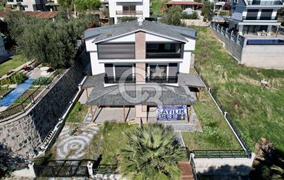 ÇANDARLI MEKTEMKÖYDE 476 m2 ARSA İÇİNDE 4+1 İKİZ VİLLA 