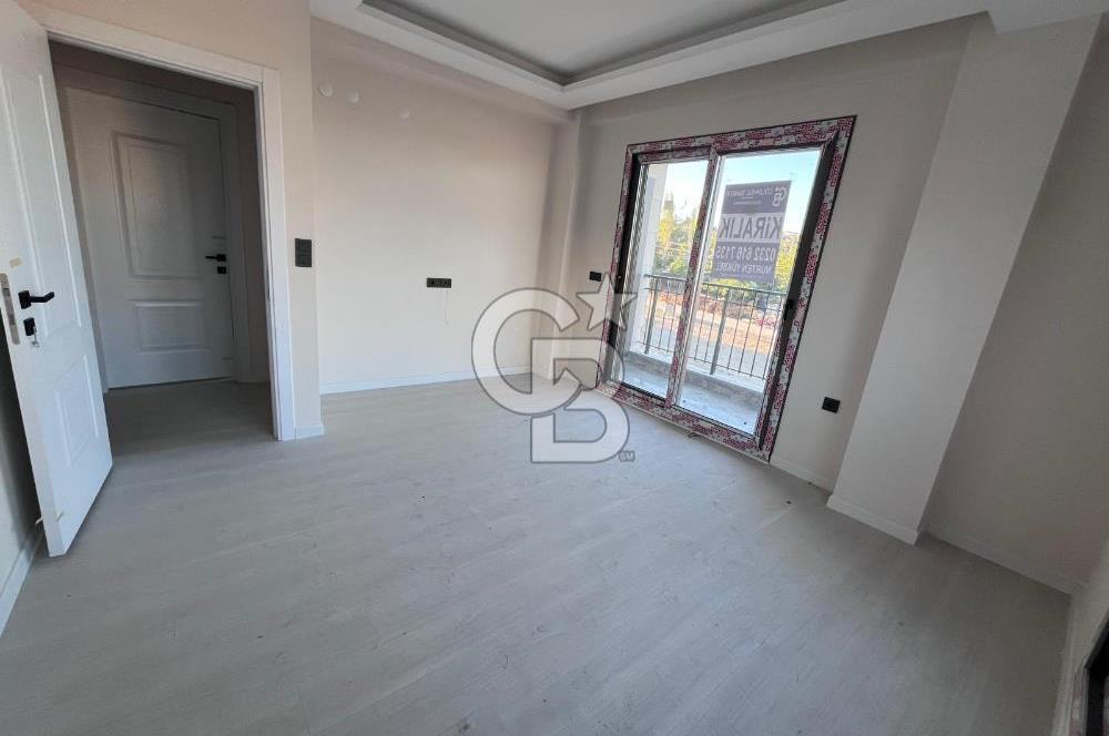 HAVUZLU SİTEDE ÇİFT CEPHE KAPALI MUTFAKLI 2+1