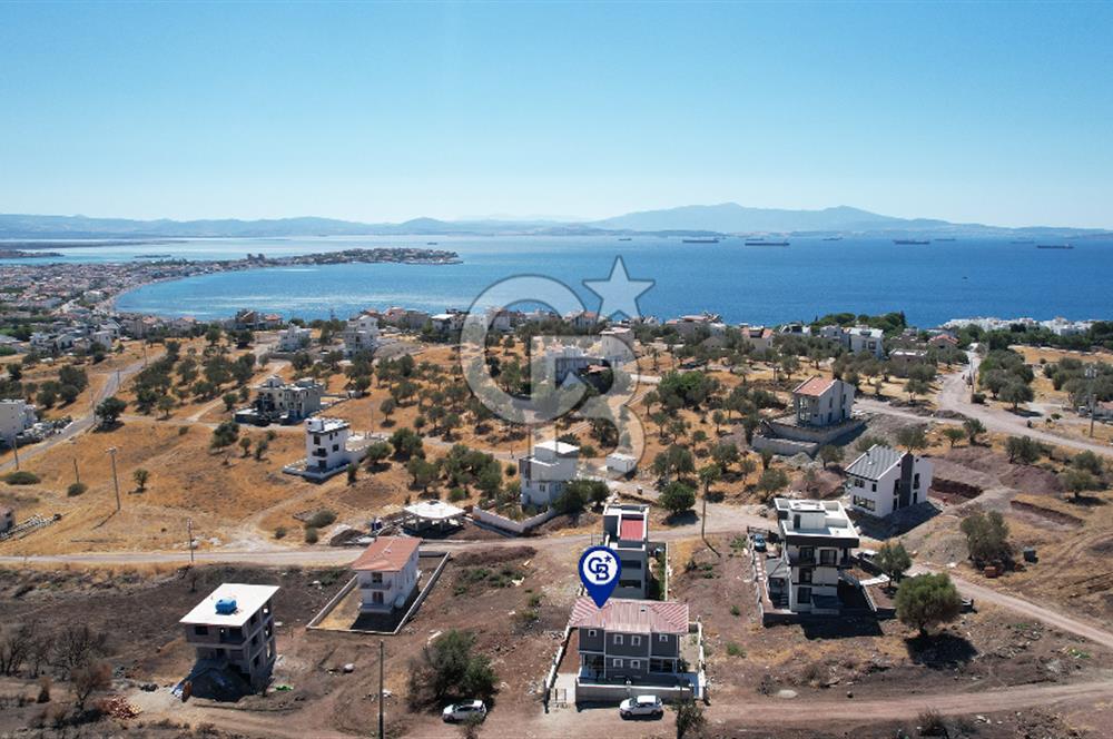 ÇANDARLI MERKEZDE DENİZE YAKIN GENİŞ BAHÇELİ SIFIR VİLLA