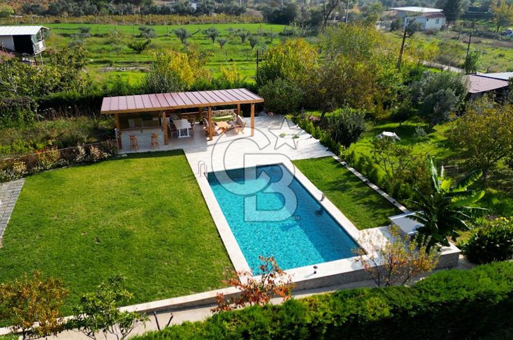 Menderes Çatalca'da 2.000 Dönüm Arazi İçinde Satılık Çiftlik Evi