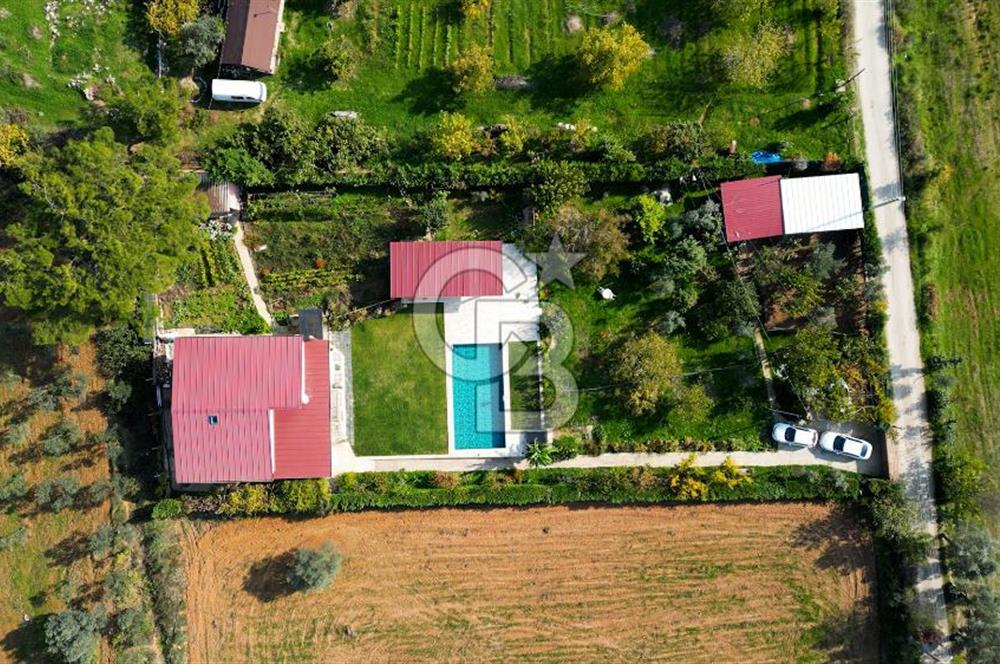 Menderes Çatalca'da 2.000 Dönüm Arazi İçinde Satılık Çiftlik Evi
