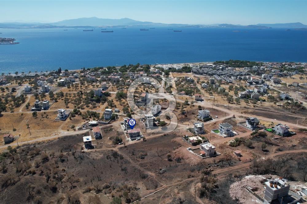 ÇANDARLI MERKEZDE DENİZE YAKIN GENİŞ BAHÇELİ SIFIR VİLLA