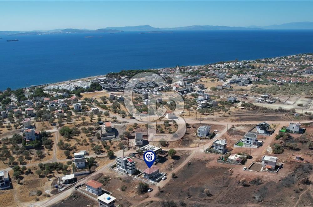 ÇANDARLI MERKEZDE DENİZE YAKIN GENİŞ BAHÇELİ SIFIR VİLLA