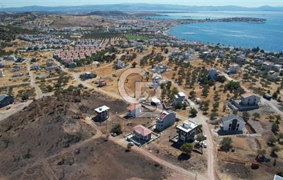 ÇANDARLI MERKEZDE DENİZE YAKIN GENİŞ BAHÇELİ SIFIR VİLLA