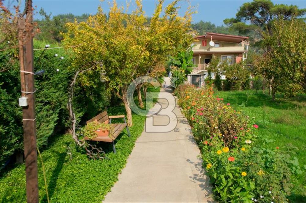 Menderes Çatalca'da 2.000 Dönüm Arazi İçinde Satılık Çiftlik Evi