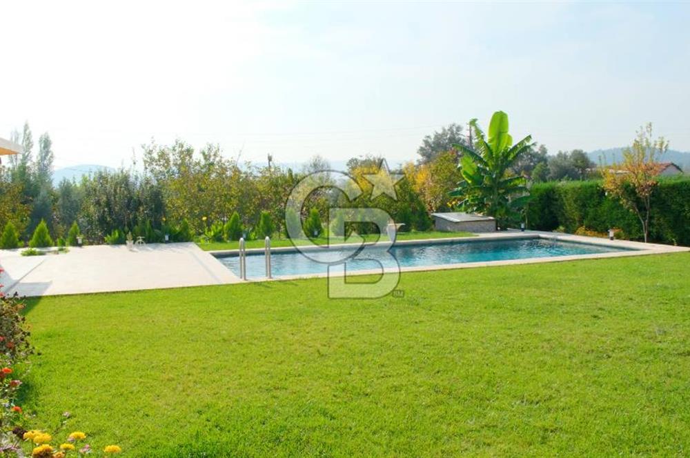 Menderes Çatalca'da 2.000 Dönüm Arazi İçinde Satılık Çiftlik Evi