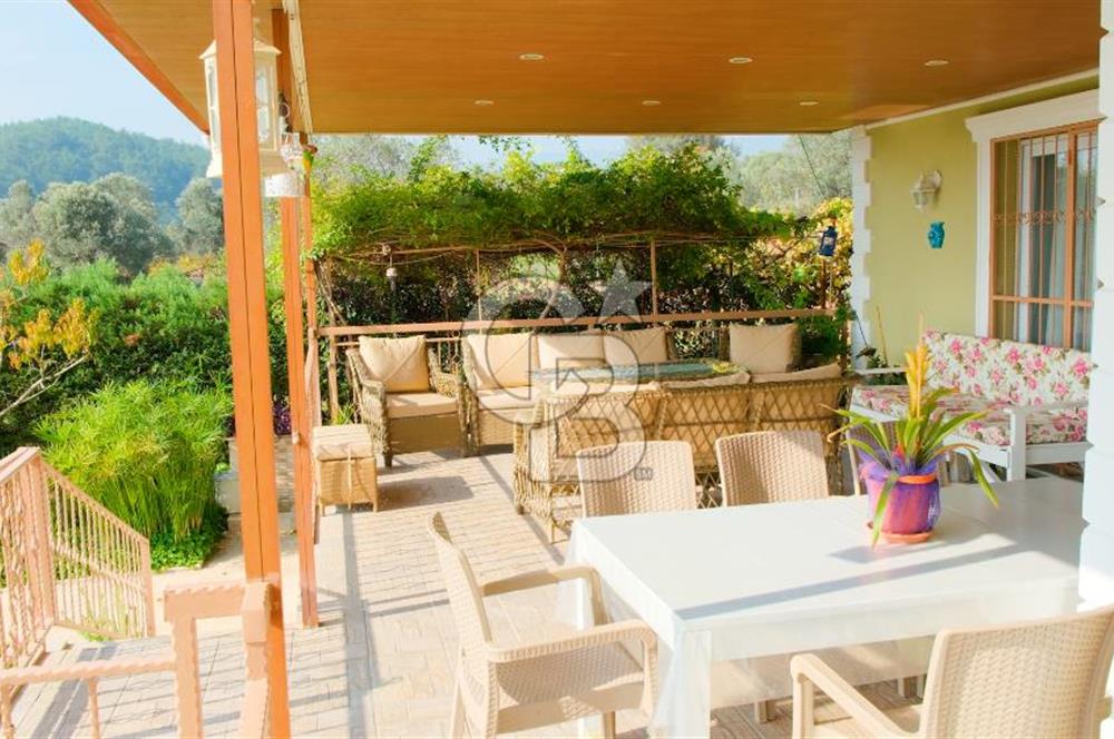 Menderes Çatalca'da 2.000 Dönüm Arazi İçinde Satılık Çiftlik Evi