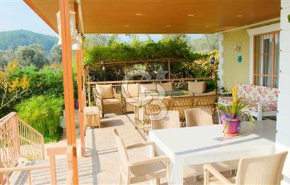 Menderes Çatalca'da 2.000 Dönüm Arazi İçinde Satılık Çiftlik Evi