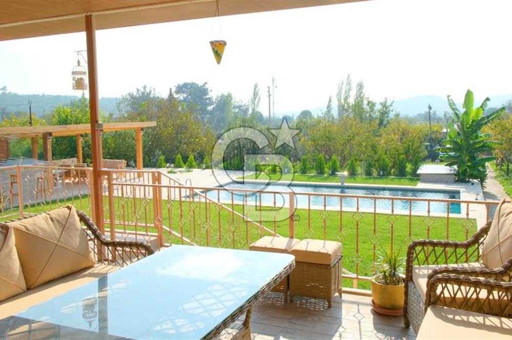 Menderes Çatalca'da 2.000 Dönüm Arazi İçinde Satılık Çiftlik Evi