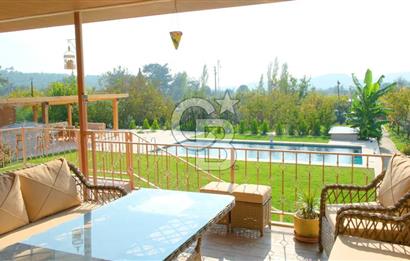 Menderes Çatalca'da 2.000 Dönüm Arazi İçinde Satılık Çiftlik Evi