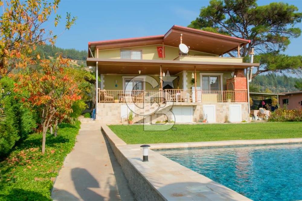 Menderes Çatalca'da 2.000 Dönüm Arazi İçinde Satılık Çiftlik Evi