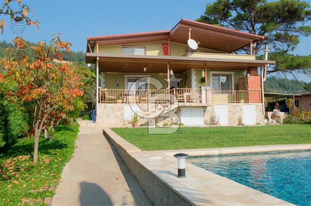 Menderes Çatalca'da 2.000 Dönüm Arazi İçinde Satılık Çiftlik Evi