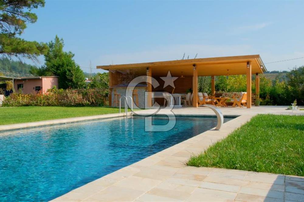 Menderes Çatalca'da 2.000 Dönüm Arazi İçinde Satılık Çiftlik Evi