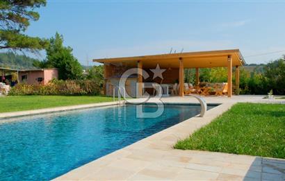 Menderes Çatalca'da 2.000 Dönüm Arazi İçinde Satılık Çiftlik Evi