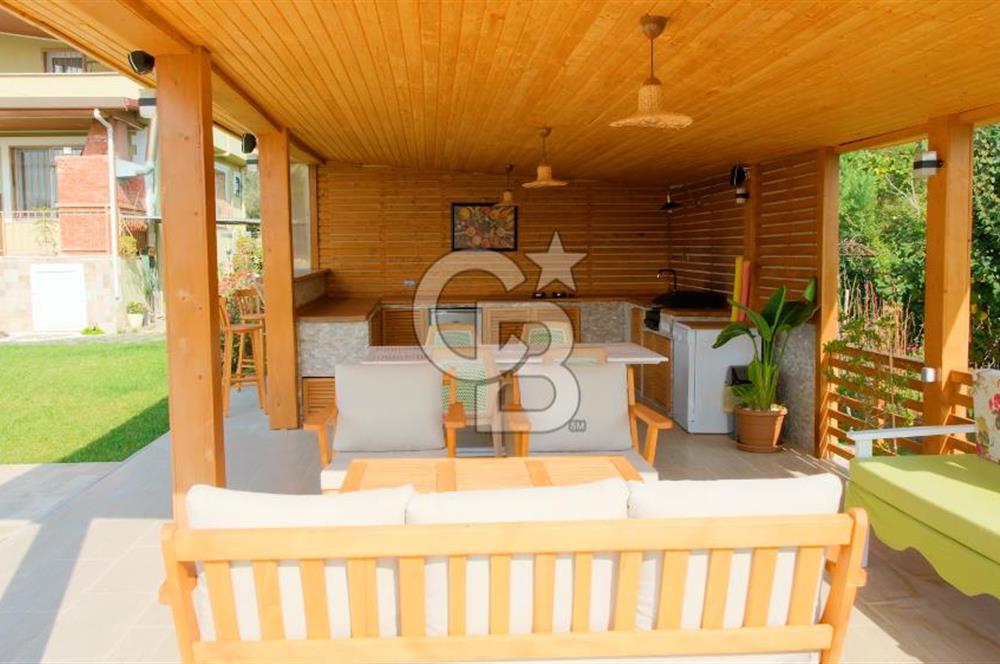 Menderes Çatalca'da 2.000 Dönüm Arazi İçinde Satılık Çiftlik Evi