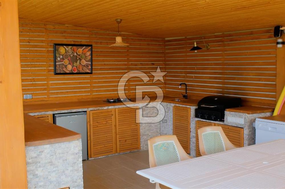 Menderes Çatalca'da 2.000 Dönüm Arazi İçinde Satılık Çiftlik Evi