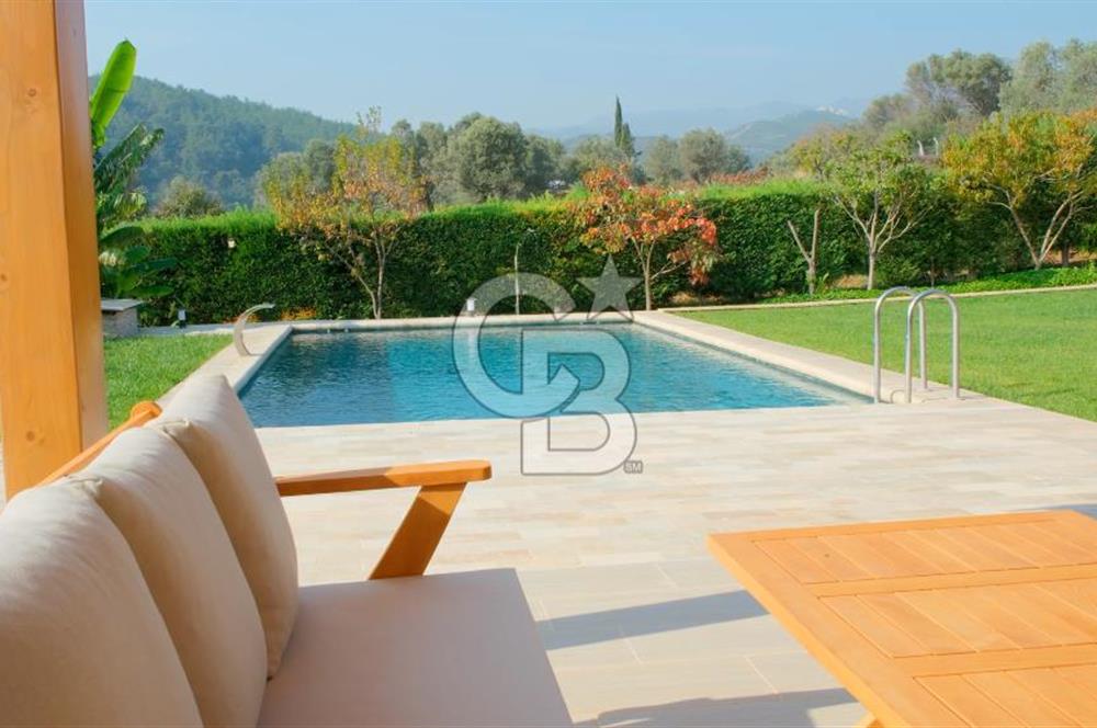 Menderes Çatalca'da 2.000 Dönüm Arazi İçinde Satılık Çiftlik Evi