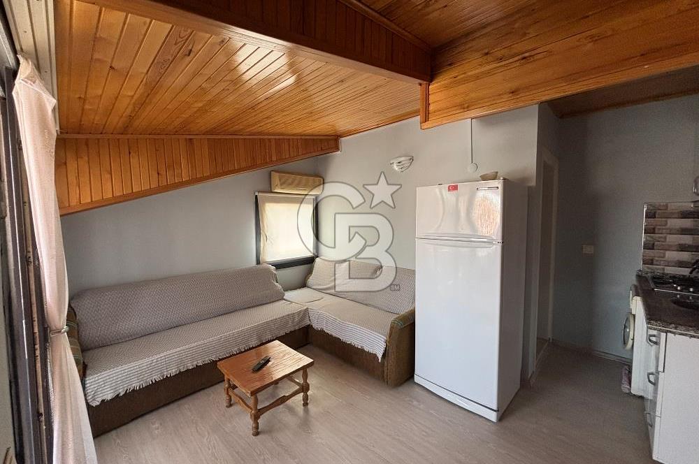 ÇANDARLI MERKEZDE DENİZE 200 METRE 1+1 SATILIK GENİŞ DAİRE