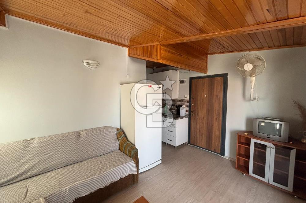 ÇANDARLI MERKEZDE DENİZE 200 METRE 1+1 SATILIK GENİŞ DAİRE