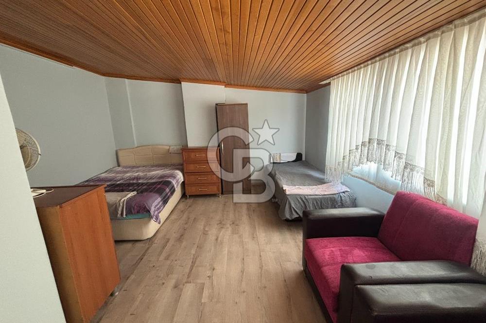 ÇANDARLI MERKEZDE DENİZE 200 METRE 1+1 SATILIK GENİŞ DAİRE