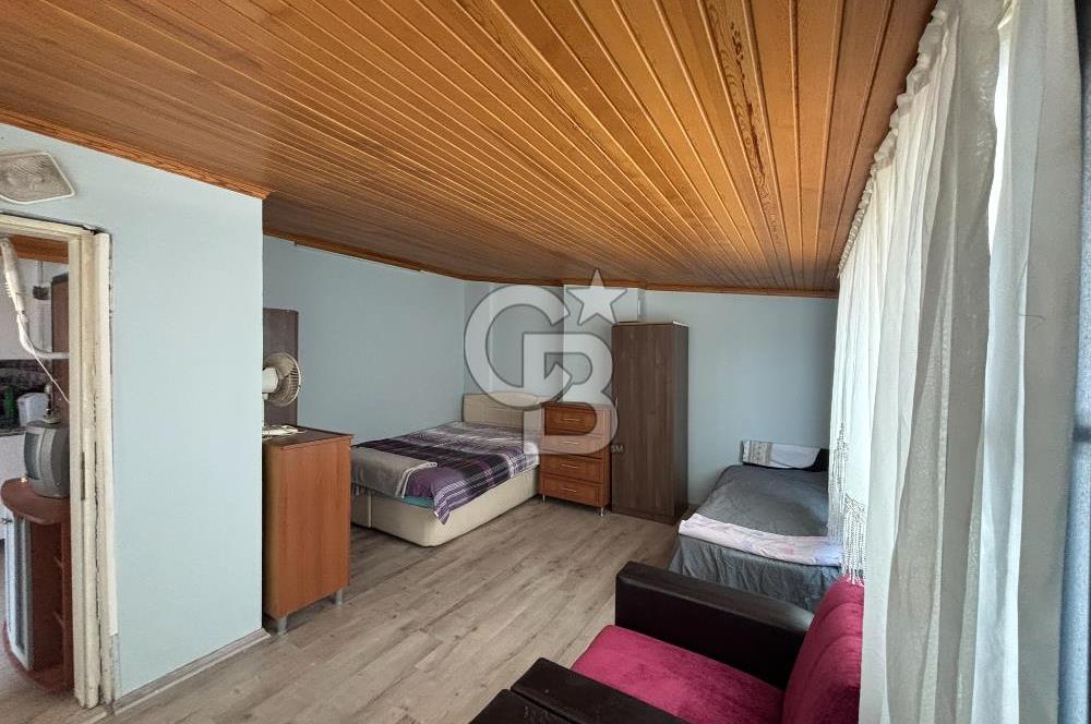 ÇANDARLI MERKEZDE DENİZE 200 METRE 1+1 SATILIK GENİŞ DAİRE