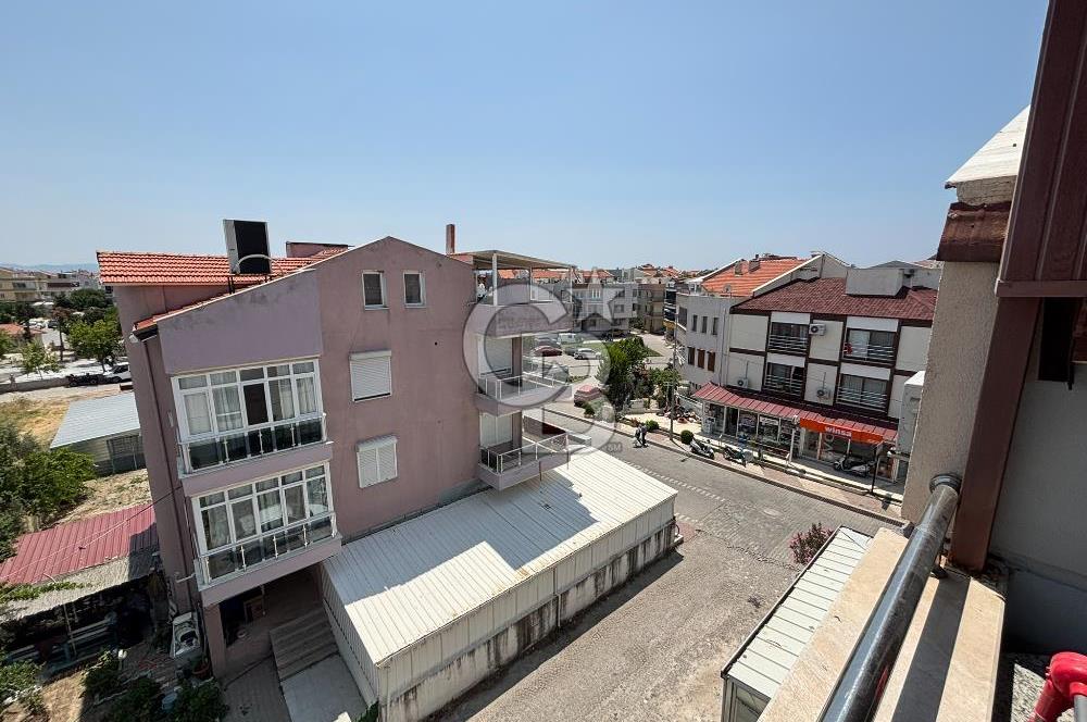 ÇANDARLI MERKEZDE DENİZE 200 METRE 1+1 SATILIK GENİŞ DAİRE