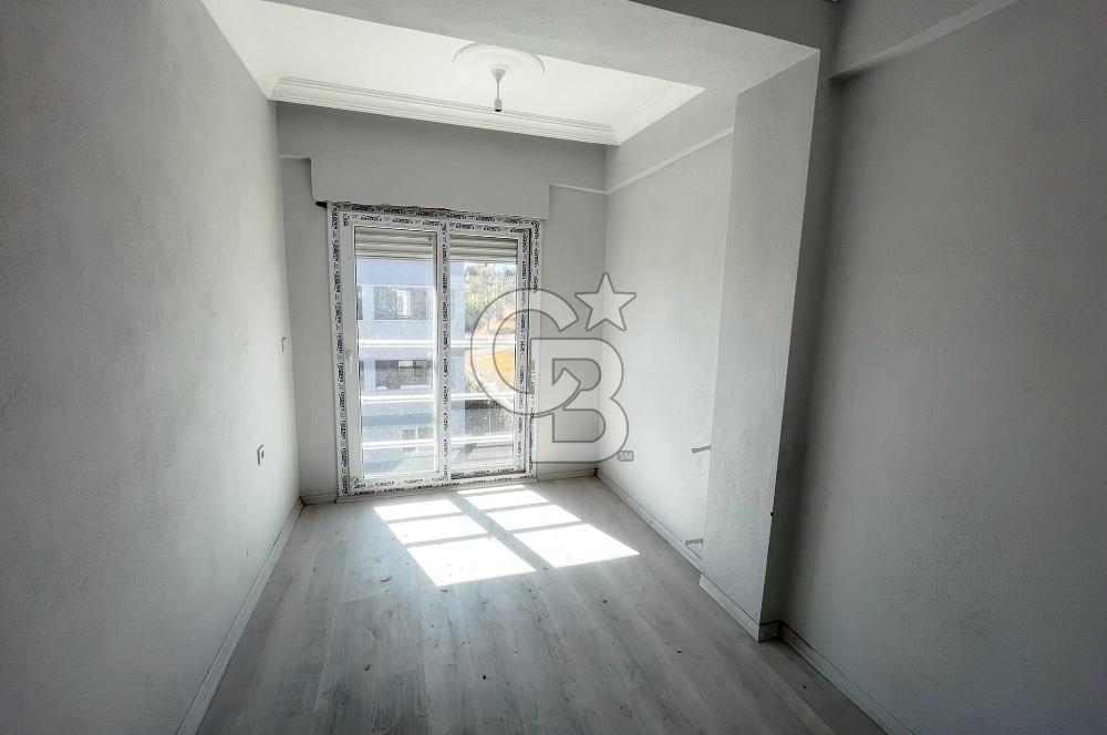 ÇANDARLI MERKEZDE DENİZE YAKIN GENİŞ BAHÇELİ SIFIR VİLLA