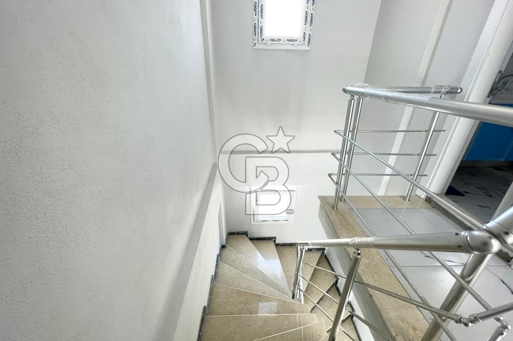 ÇANDARLI MERKEZDE DENİZE YAKIN GENİŞ BAHÇELİ SIFIR VİLLA