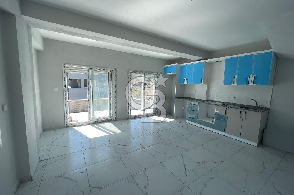 ÇANDARLI MERKEZDE DENİZE YAKIN GENİŞ BAHÇELİ SIFIR VİLLA