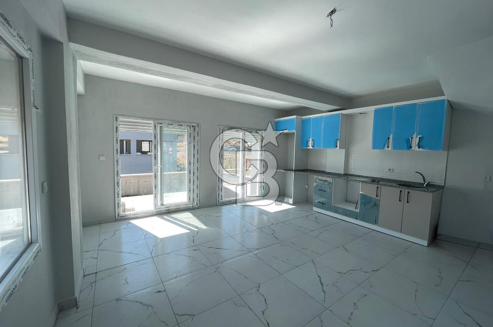 ÇANDARLI MERKEZDE DENİZE YAKIN GENİŞ BAHÇELİ SIFIR VİLLA