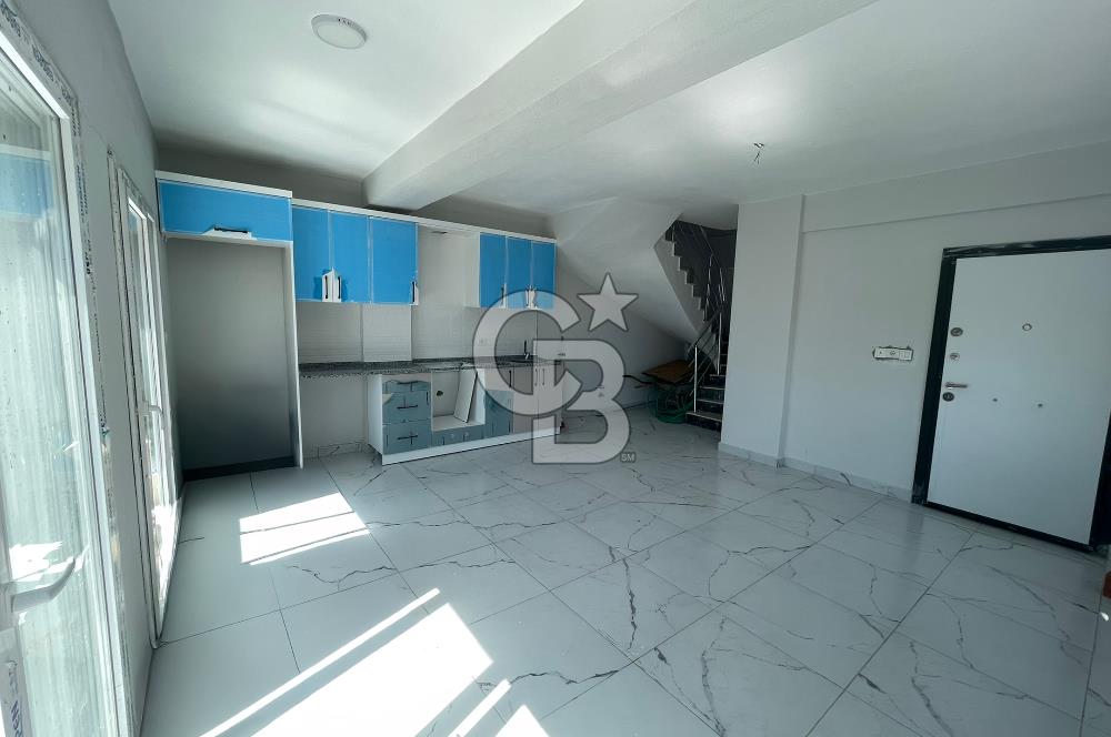 ÇANDARLI MERKEZDE DENİZE YAKIN GENİŞ BAHÇELİ SIFIR VİLLA