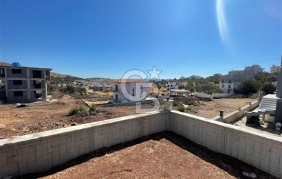 ÇANDARLI MERKEZDE DENİZE YAKIN GENİŞ BAHÇELİ SIFIR VİLLA