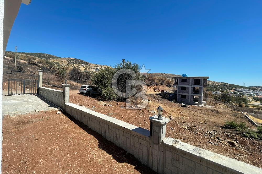 ÇANDARLI MERKEZDE DENİZE YAKIN GENİŞ BAHÇELİ SIFIR VİLLA