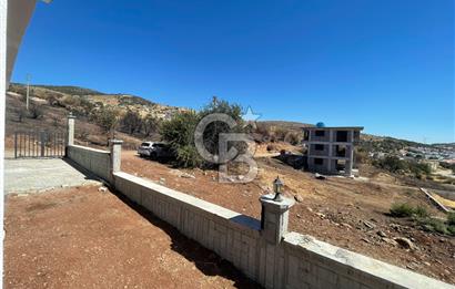 ÇANDARLI MERKEZDE DENİZE YAKIN GENİŞ BAHÇELİ SIFIR VİLLA