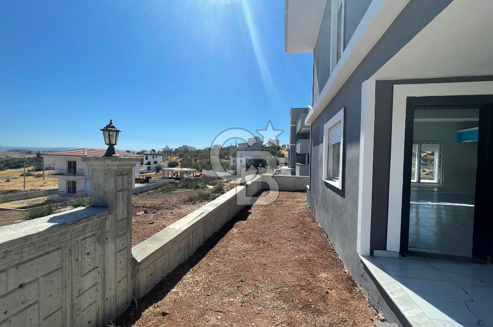 ÇANDARLI MERKEZDE DENİZE YAKIN GENİŞ BAHÇELİ SIFIR VİLLA