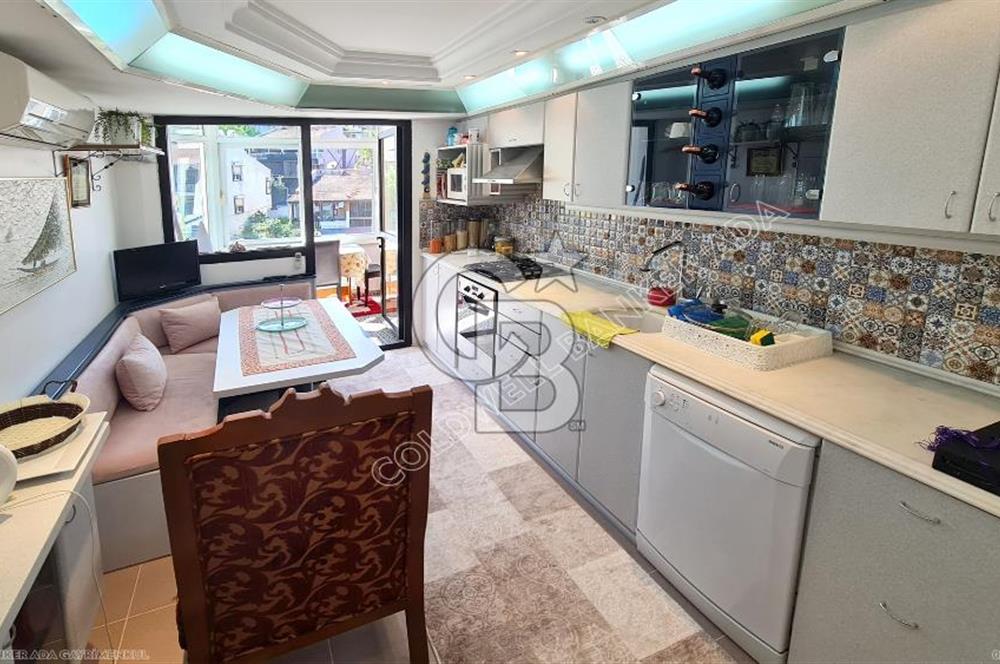 MARİNADA DENİZ MANZARALI KORDONA YÜRÜME MESAFESİNDE DAİRE