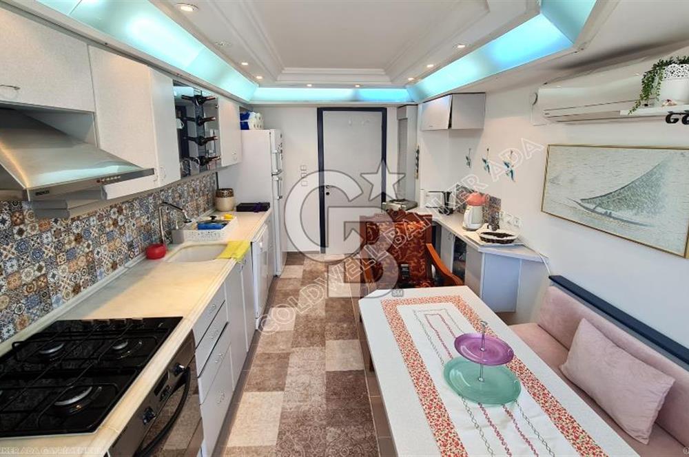 MARİNADA DENİZ MANZARALI KORDONA YÜRÜME MESAFESİNDE DAİRE