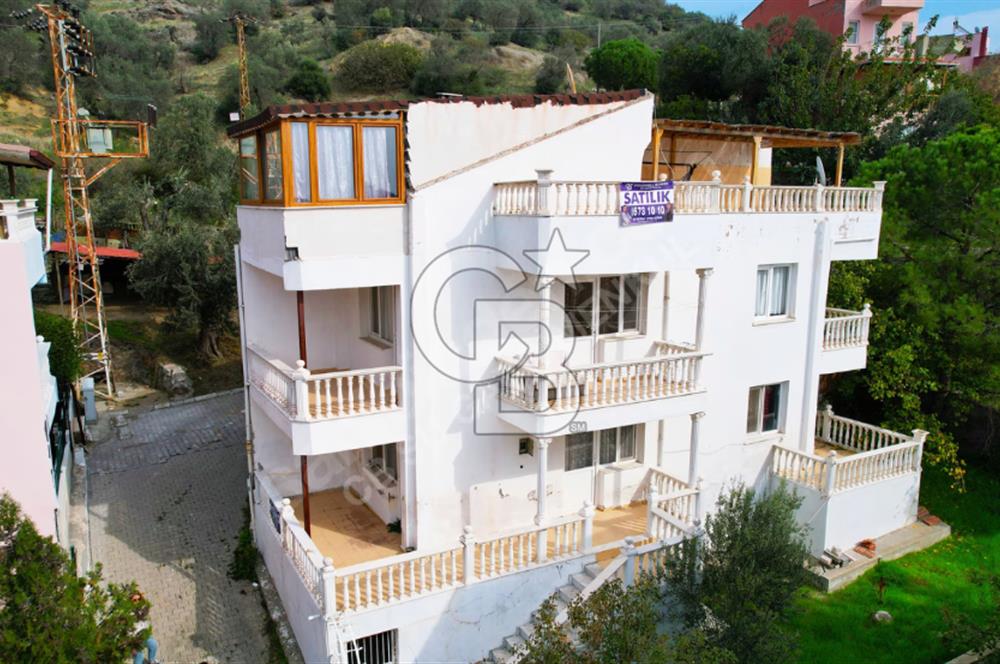 ÇANDARLI KARDEŞ VİLLALARINDA DENİZE YAKIN SATILIK 3+1 VİLLA