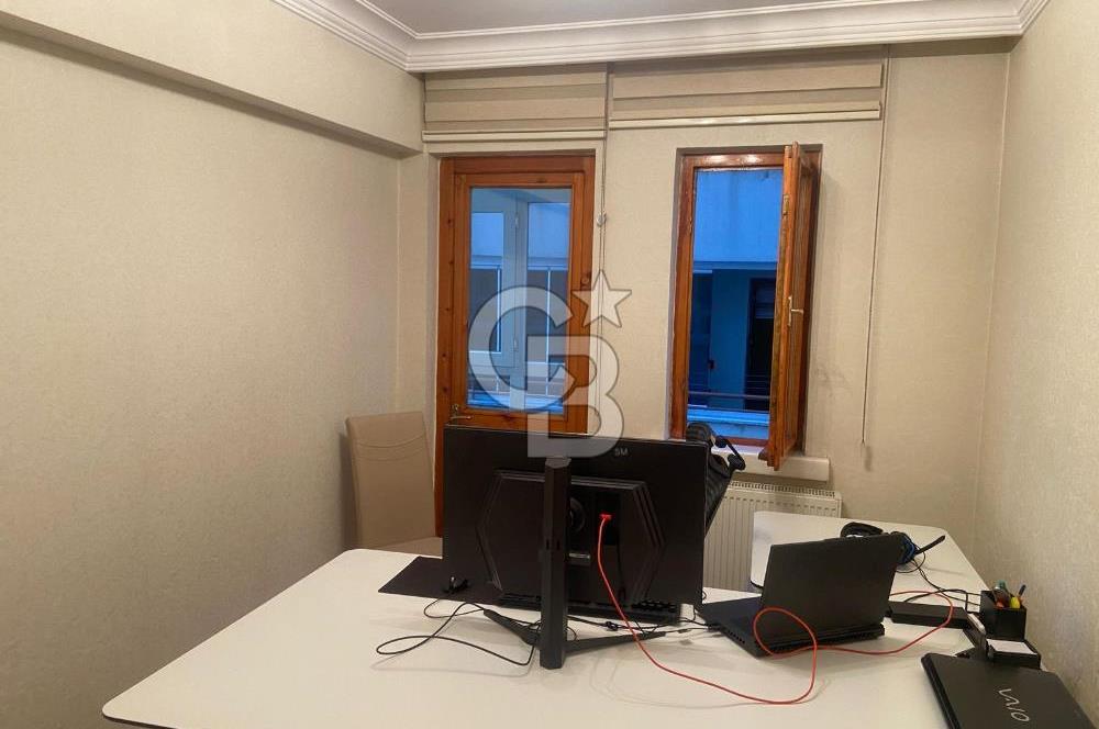 ÖVEÇLER ÇETİN EMEÇ BULVARI YAKINI YAPILI EŞYALI SATILIK OFİS