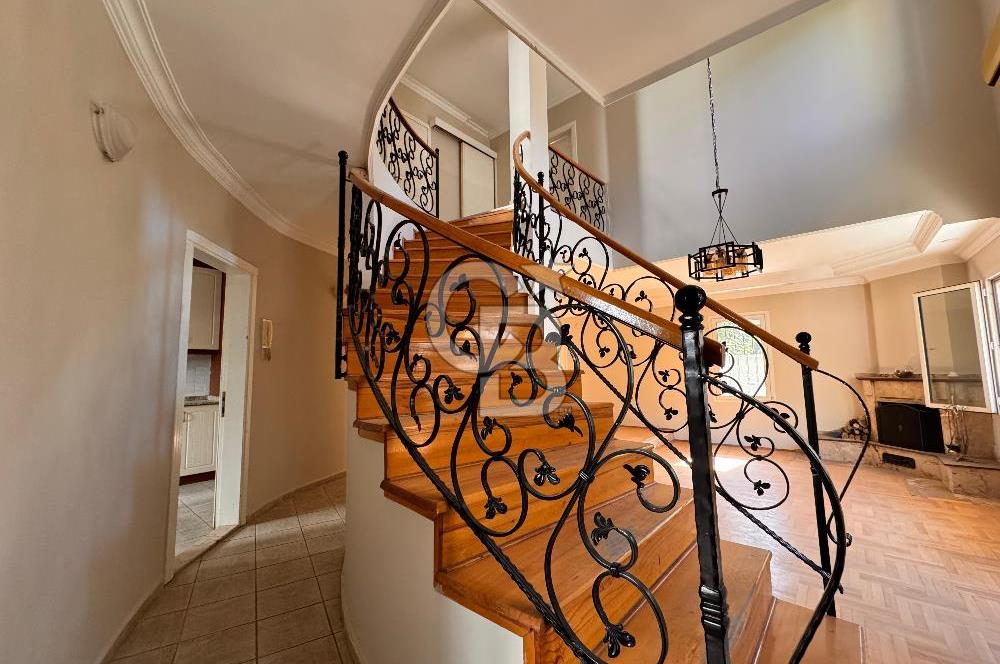 FORUM BORNOVA KARŞISI,HEM TİCARİ HEM MÜSTAKİL KUL.TRİPLEKS VİLLA