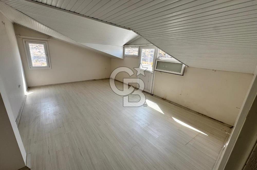 ÇANDARLI MERKEZDE DENİZE YAKIN SATILIK VİLLA