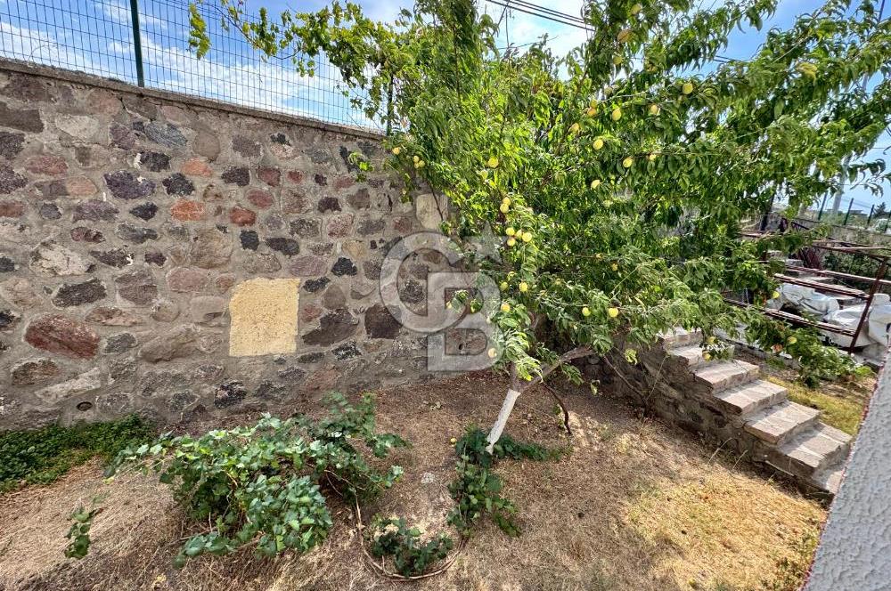 ÇANDARLI MERKEZDE DENİZE YAKIN SATILIK VİLLA