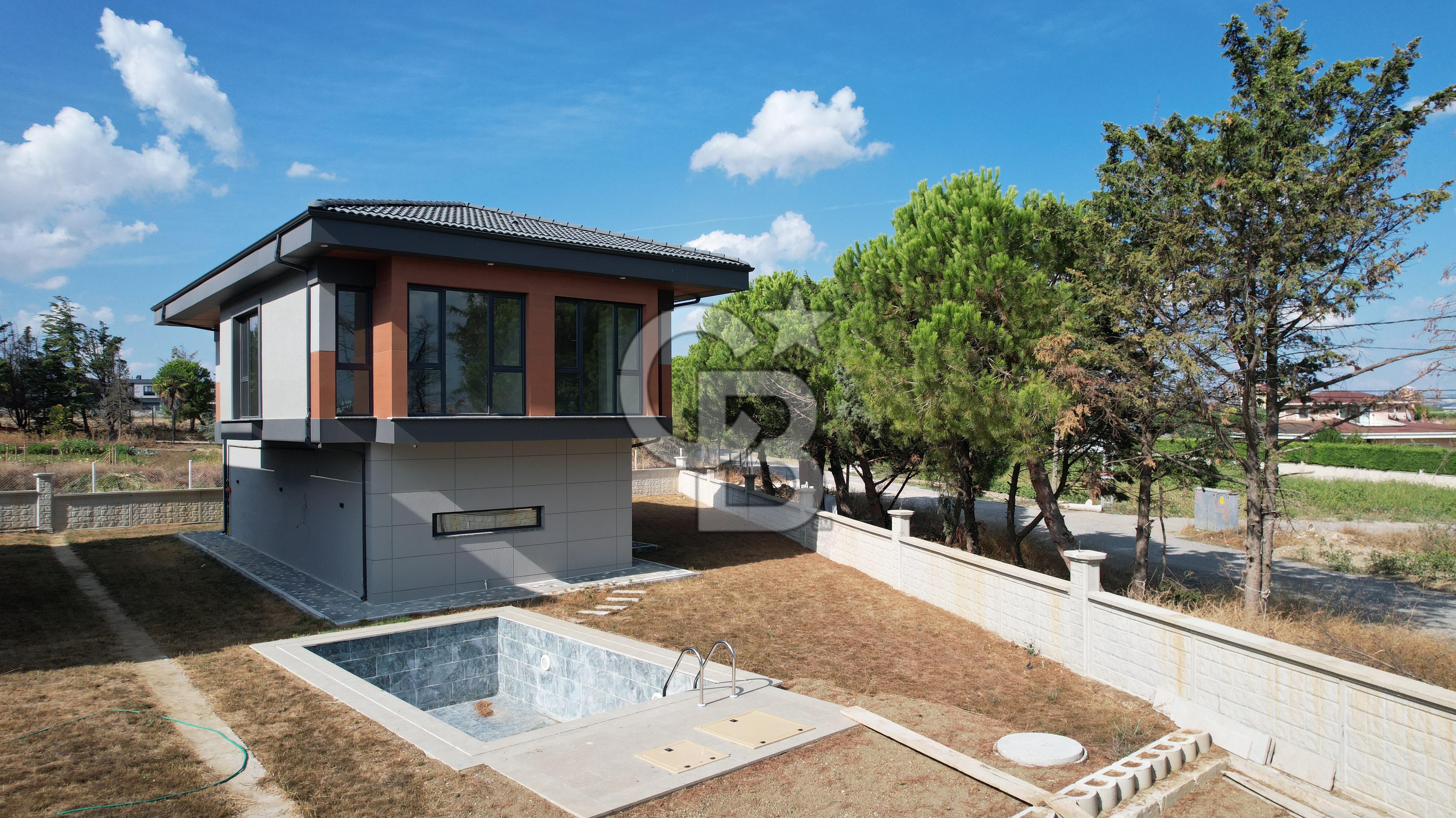 Silivri Kavaklı Satılık 4+1 Villa Müstakil Havuzlu