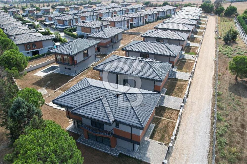 Silivri Kavaklı Satılık 4+1 Villa Müstakil Havuzlu