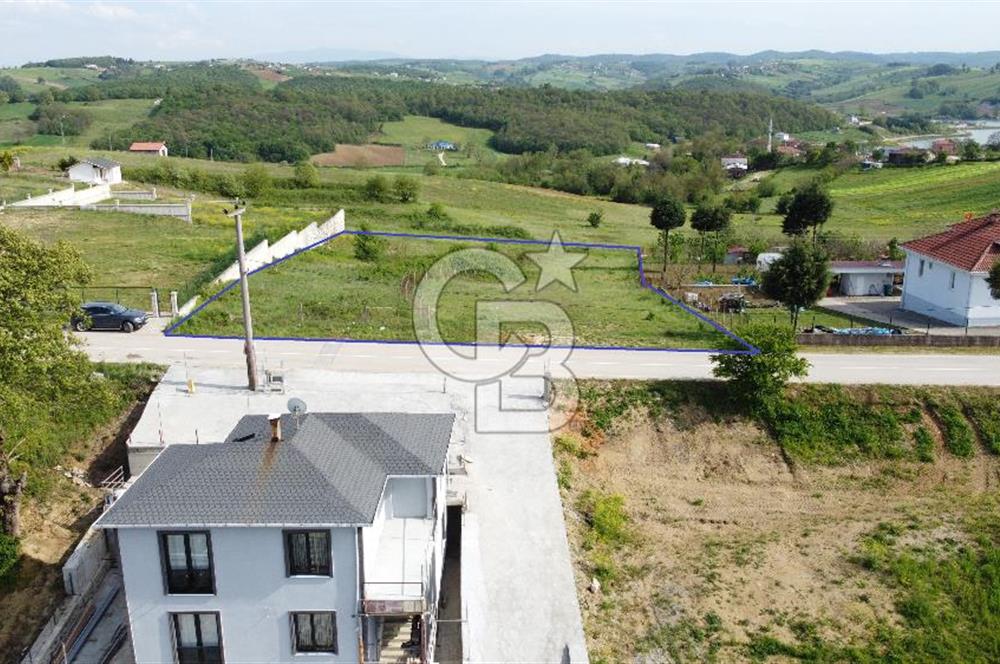 DERİNCE/TAHTALI GÖLLÜ'de ASFALT CEPHE PANORAMİK MANZARALI ARSA