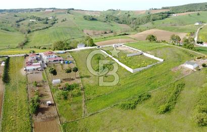 DERİNCE/TAHTALI GÖLLÜ'de ASFALT CEPHE PANORAMİK MANZARALI ARSA