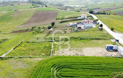 DERİNCE/TAHTALI GÖLLÜ'de ASFALT CEPHE PANORAMİK MANZARALI ARSA